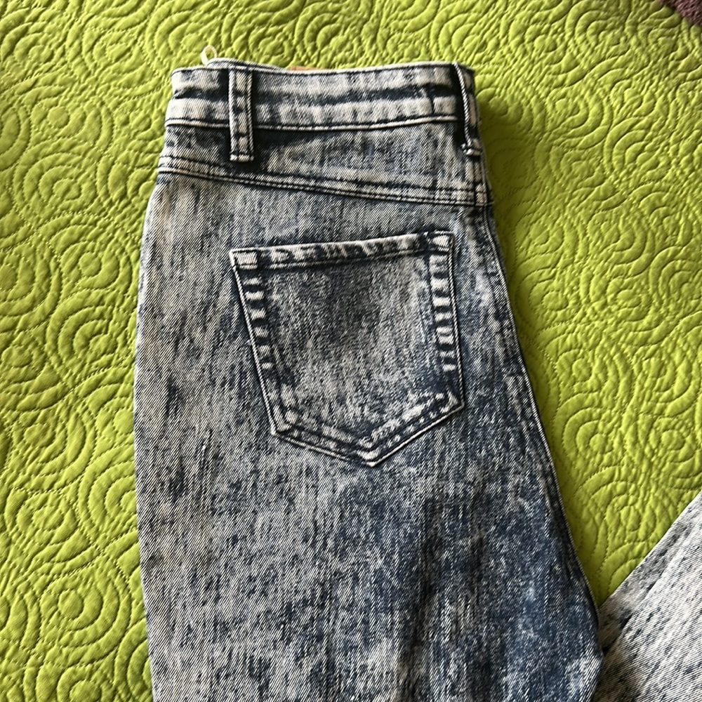Distressed Jeans - Picture 3 of 9